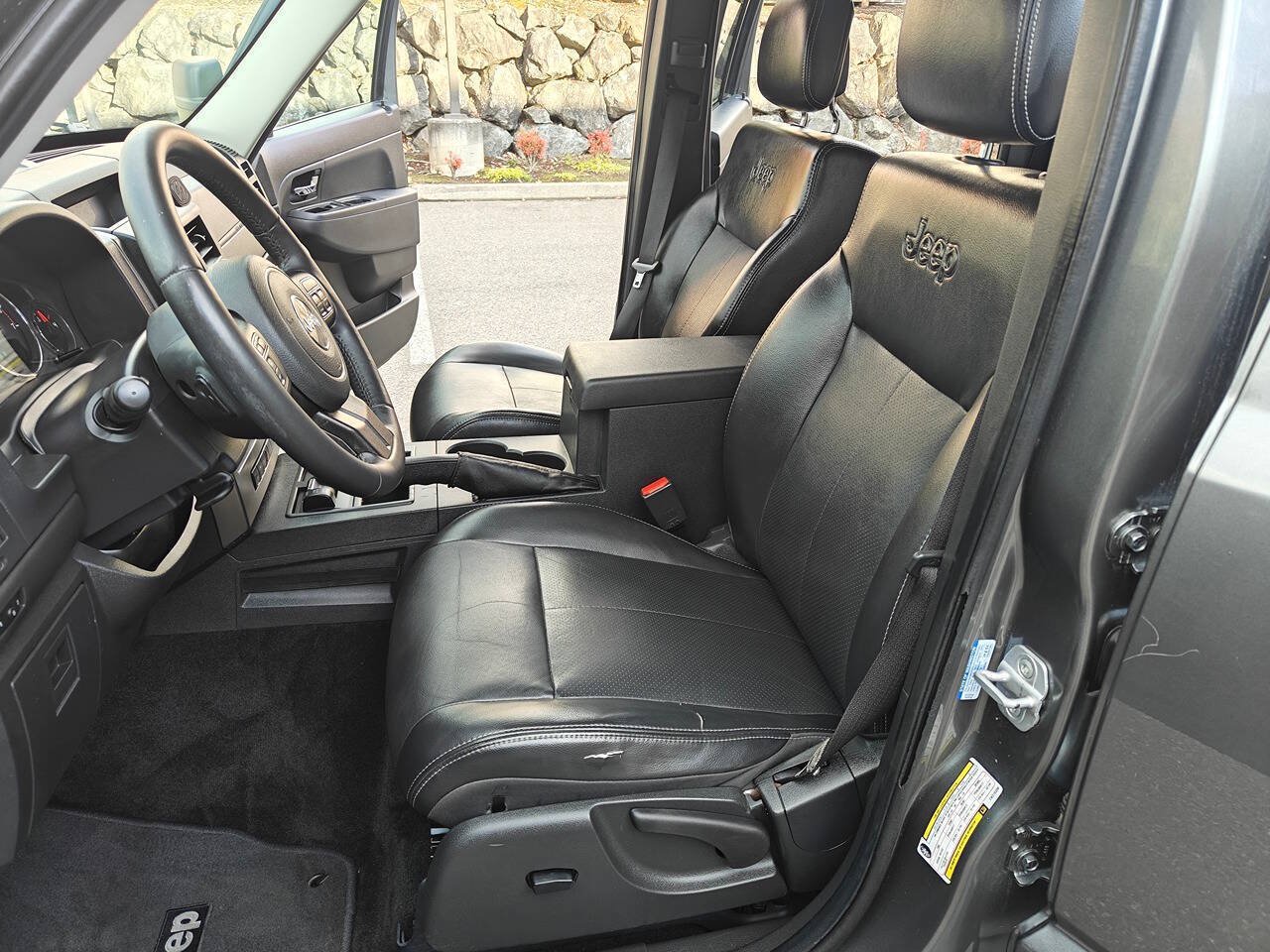 Used 2012 Jeep Liberty Sport AWD/4WD image 16