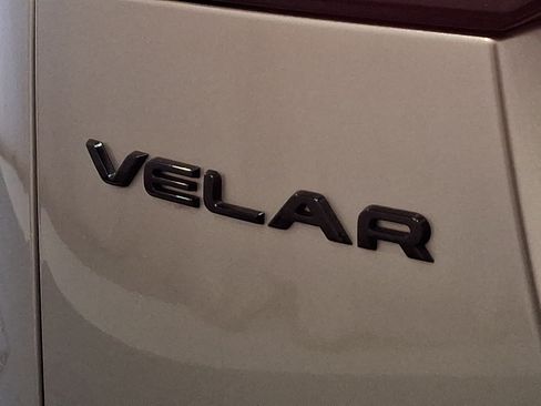 Certified 2026 Land Rover Range Rover Velar Dynamic SE AWD/4WD image 32