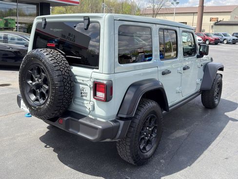 Used 2023 Jeep Wrangler Unlimited w/ Sun & Screen Package AWD/4WD image 16
