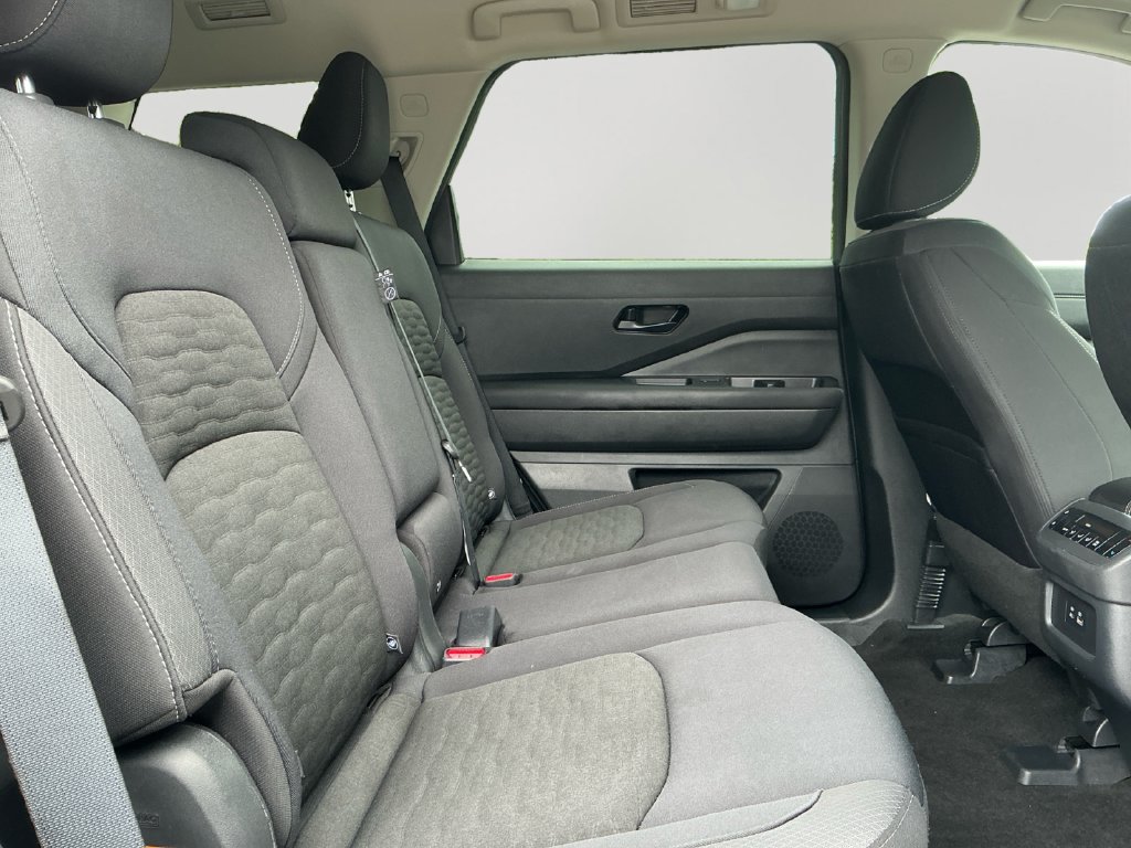 Used 2025 Nissan Pathfinder SV AWD/4WD image 13