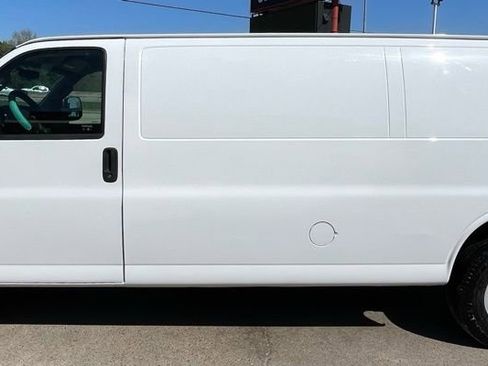 Used 2017 Chevrolet Express 2500 Extended image 8