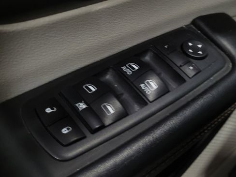 Used 2017 Chrysler Pacifica Touring-L image 27