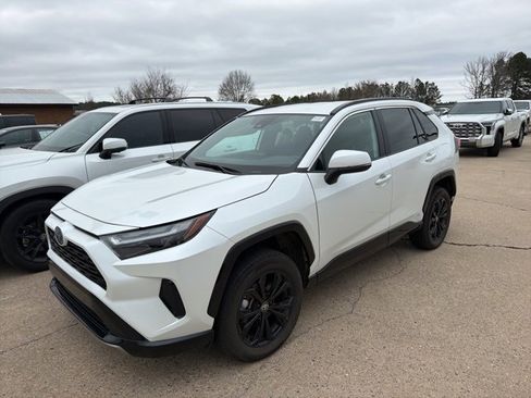 Used 2024 Toyota RAV4 SE image 2