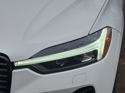 Used 2025 Volvo XC60 B5 Core image 9
