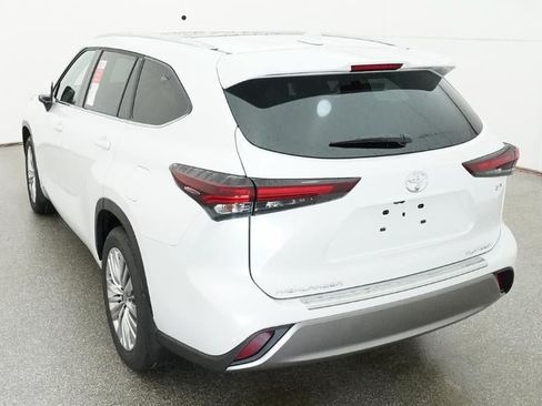 New 2026 Toyota Highlander Platinum AWD/4WD image 6