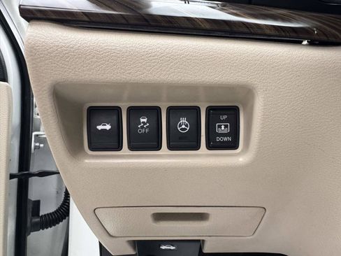 Used 2016 Nissan Maxima Platinum w/ Interior Lighting Package FWD image 11