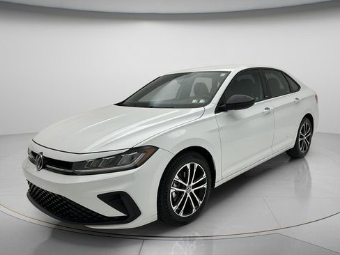 Used 2025 Volkswagen Jetta Sport FWD image 3