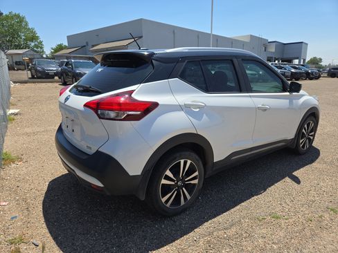 Used 2019 Nissan Kicks SR w/ SR Premium Package FWD image 4