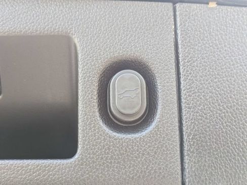 Used 2018 GMC Yukon Denali w/ Denali Ultimate Package AWD/4WD image 13