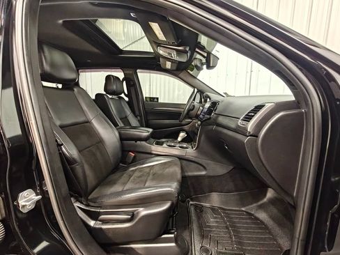 Used 2019 Jeep Grand Cherokee Altitude AWD/4WD image 22