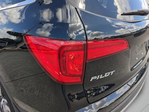Used 2017 Honda Pilot Elite image 37
