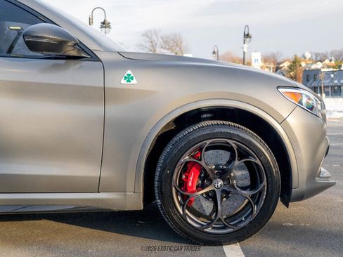 Used 2019 Alfa Romeo Stelvio Quadrifoglio image 11