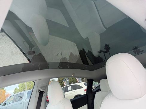 Used 2020 Tesla Model Y Long Range image 15