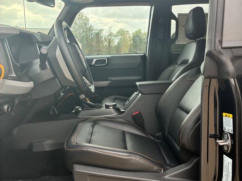 Used 2023 Ford Bronco Badlands w/ Sasquatch Package AWD/4WD image 12