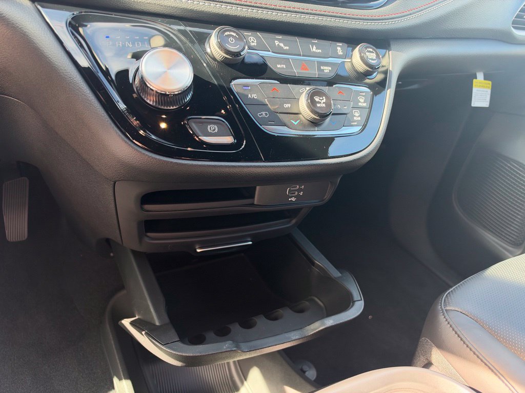 New 2027 Chrysler Pacifica Select AWD/4WD image 35