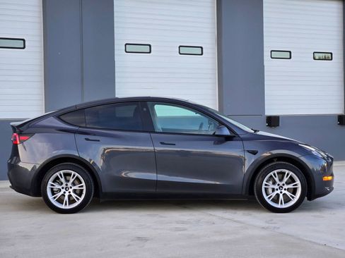 Used 2023 Tesla Model Y Long Range image 9