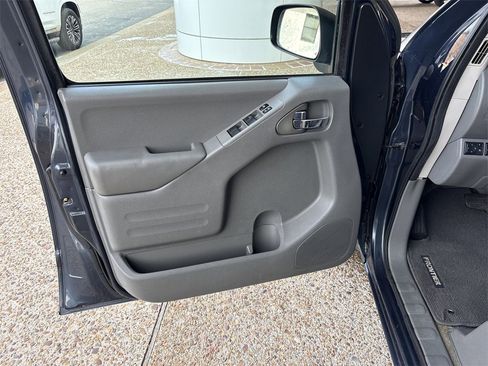 Used 2016 Nissan Frontier SV image 19