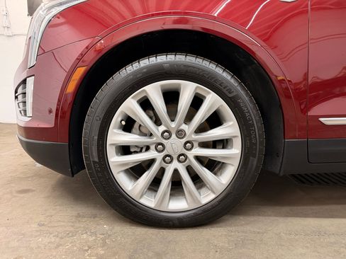 Used 2018 Cadillac XT5 Platinum w/ Driver Assist Package image 7