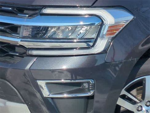 Used 2024 Ford Expedition Limited image 11