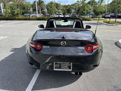 New 2026 MAZDA MX-5 Miata Club w/ Interior Package RWD image 2