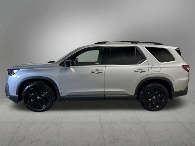 Certified 2026 Honda Pilot Black Edition image 3
