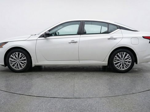 Used 2025 Nissan Altima 2.5 SV image 5