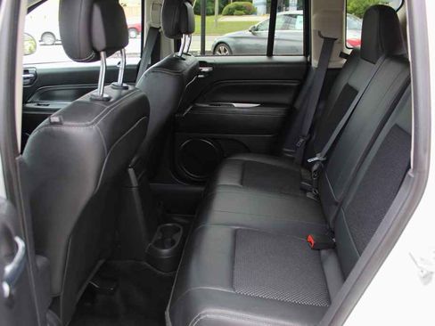 Used 2017 Jeep Compass Latitude FWD image 26
