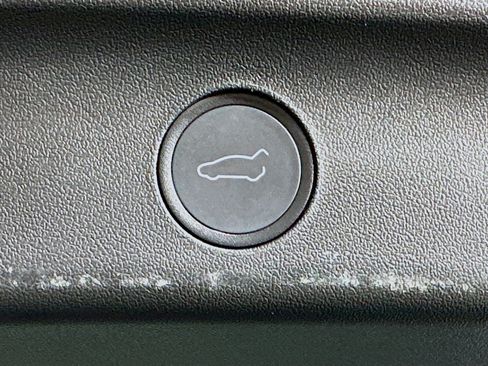 Used 2021 Tesla Model Y Long Range AWD/4WD image 30