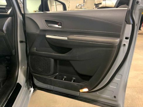 Used 2023 Toyota Sienna XLE Woodland Edition image 22