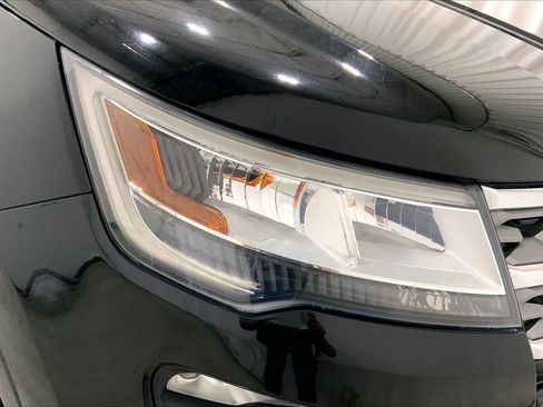Used 2018 Ford Explorer Limited w/ Equipment Group 301A FWD image 12