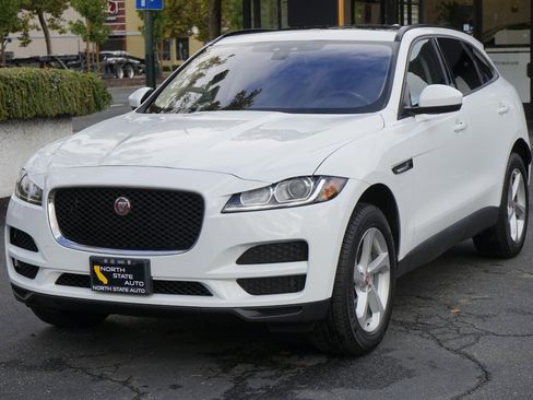 Used 2018 Jaguar F-PACE Premium image 3
