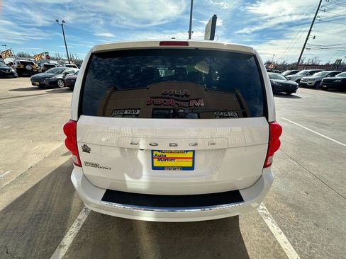 Used 2019 Dodge Grand Caravan SE w/ UConnect Hands-Free Group FWD image 32