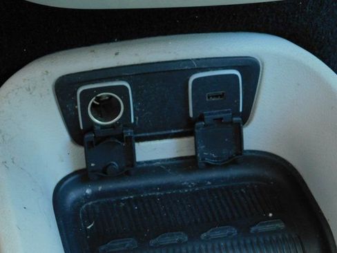 Certified 2020 Chrysler Voyager Lxi FWD image 16