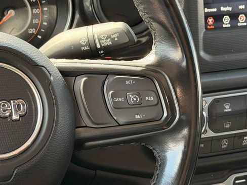 Used 2022 Jeep Gladiator Sport AWD/4WD image 14