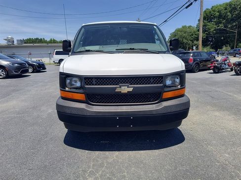 Used 2017 Chevrolet Express 2500 RWD image 8