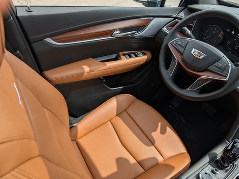 Used 2026 Cadillac XT5 Premium Luxury w/ LPO, Floor Liner Package AWD/4WD image 7