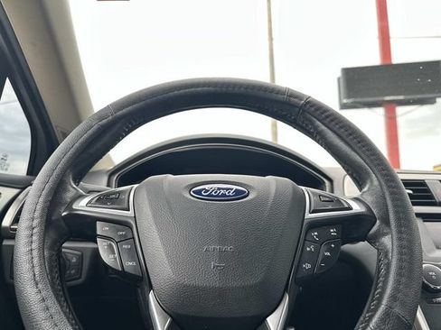 Used 2017 Ford Fusion SE AWD/4WD image 24