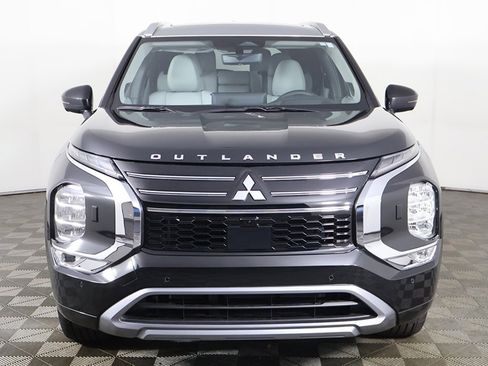 New 2025 Mitsubishi Outlander Platinum Edition image 17