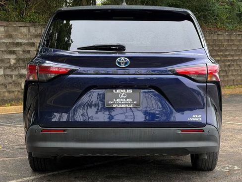 Used 2022 Toyota Sienna XLE FWD image 6