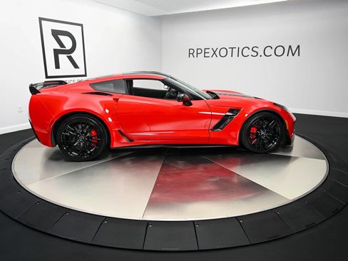 Used 2015 Chevrolet Corvette Z06 w/ 3LZ Preferred Equipment Group RWD image 8