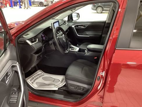 Used 2025 Toyota RAV4 XLE AWD/4WD image 10