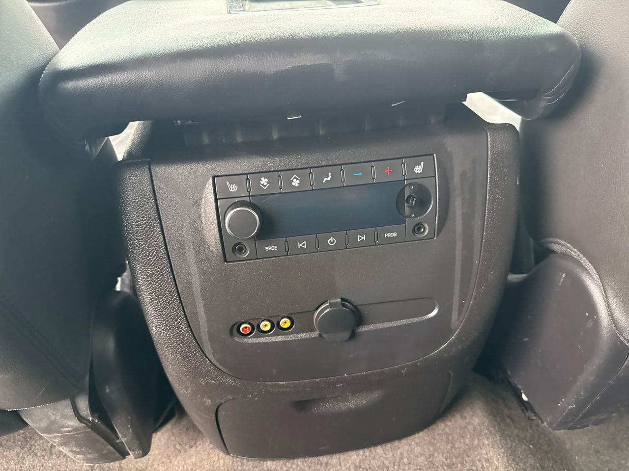 Used 2013 GMC Yukon XL Denali RWD image 17