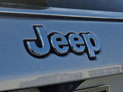 Used 2024 Jeep Compass Latitude image 29