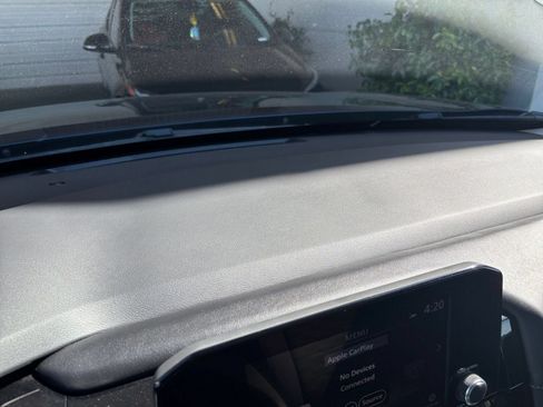 Used 2025 Nissan Pathfinder SV FWD image 17