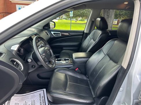 Used 2013 Nissan Pathfinder Platinum AWD/4WD image 12