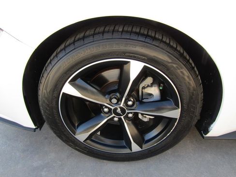 Used 2018 Ford Mustang Coupe image 7