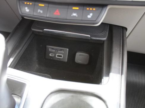 Used 2021 Cadillac XT4 Luxury w/ Cold Weather Package FWD image 28