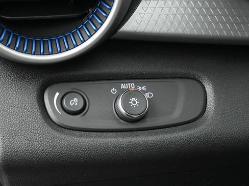 Used 2025 Chevrolet Trax LS FWD image 15