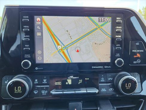 Certified 2020 Toyota Highlander XLE AWD/4WD image 28