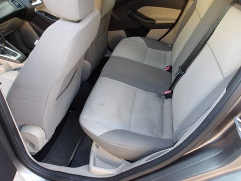 Used 2014 Ford Focus SE FWD image 20